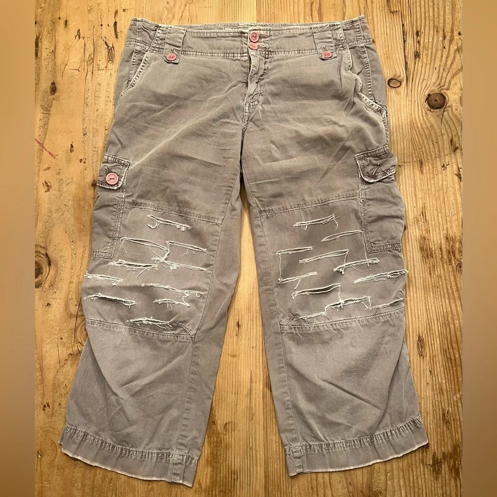 Sanctuary Green Cargo Distressed Capris Size M - Picture 1 of 6